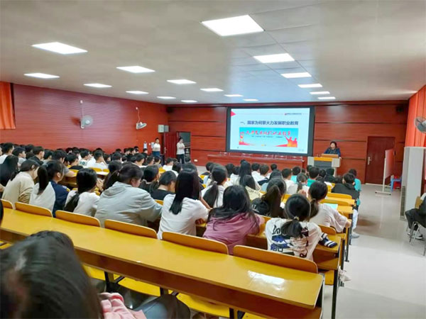 继续了解为同学们提供多向选择