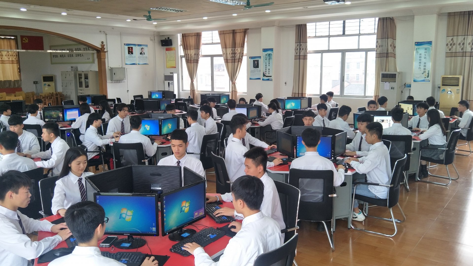 在学习中创业，在创业中学习！